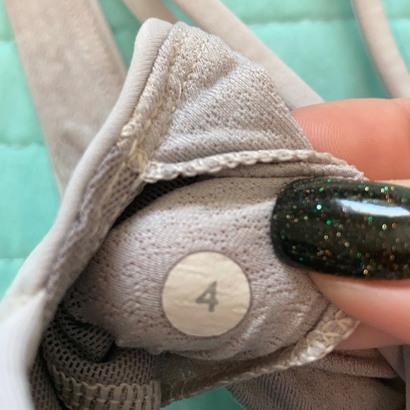 Lululemon sports bra size 4 - Picture 4 of 4